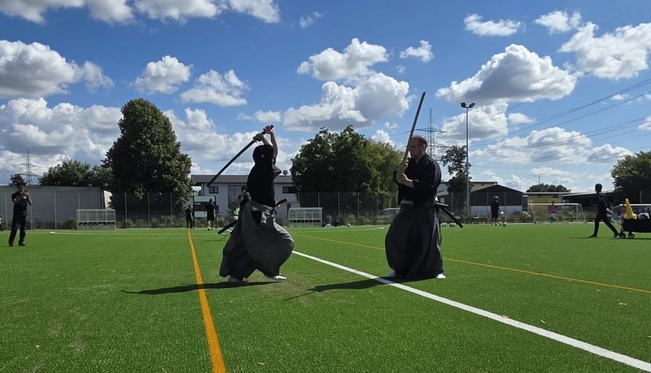 Meirin Mugai Ryu Iaido Vorführung: Ein Highlight zu Eröffnungsspiel des Fullballclubs Basara Mainz