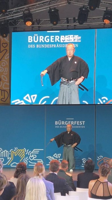 Meirin Mugai Ryu Iaido: Schwertkunst-Vorführung beim Gartenfest des Bundespräsidenten in der Villa Hammerschmidt 3 Iaido Mugai Ryu 5105