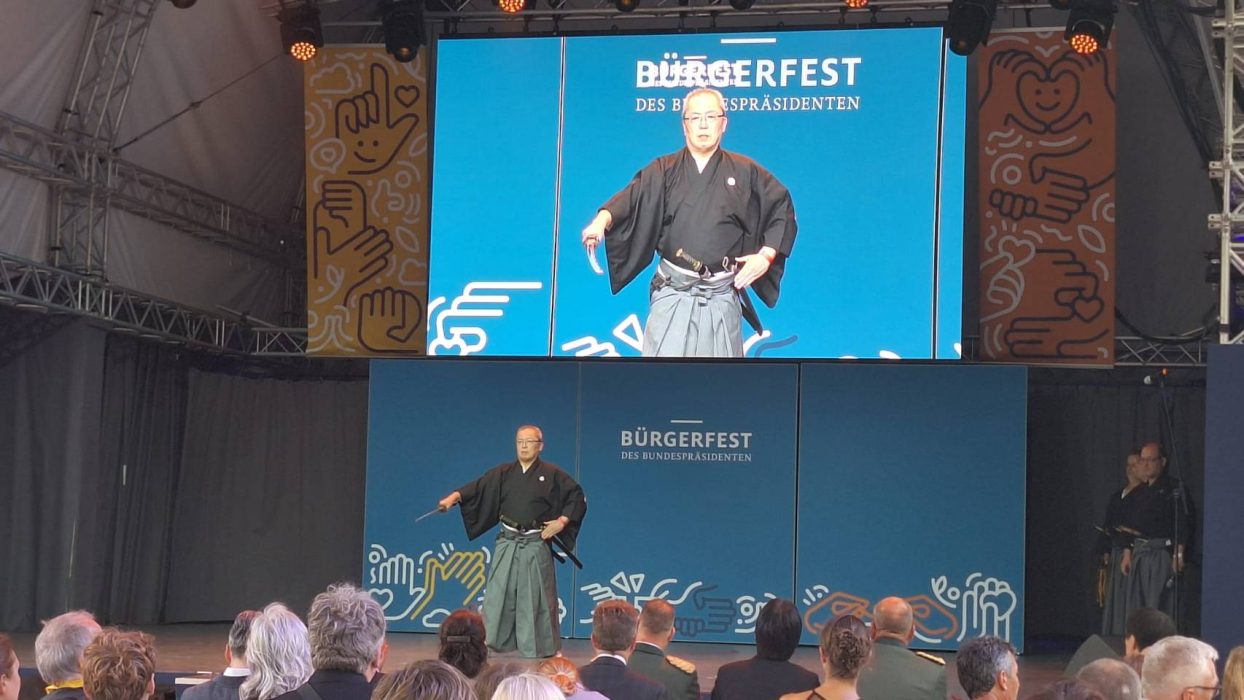 Meirin Mugai Ryu Iaido: Schwertkunst-Vorführung beim Gartenfest des Bundespräsidenten in der Villa Hammerschmidt 5 Iaido Mugai Ryu 5107