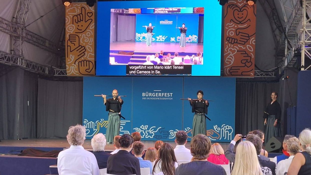 Meirin Mugai Ryu Iaido: Schwertkunst-Vorführung beim Gartenfest des Bundespräsidenten in der Villa Hammerschmidt 7 Iaido Mugai Ryu 5113